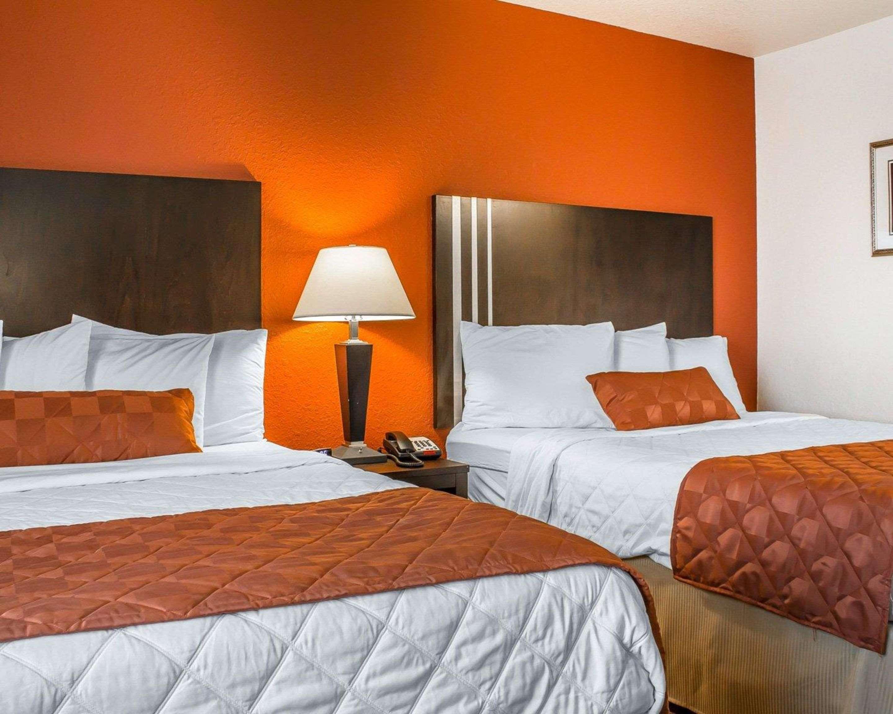 Rodeway Inn & Suites Near Okoboji Lake Milford Esterno foto