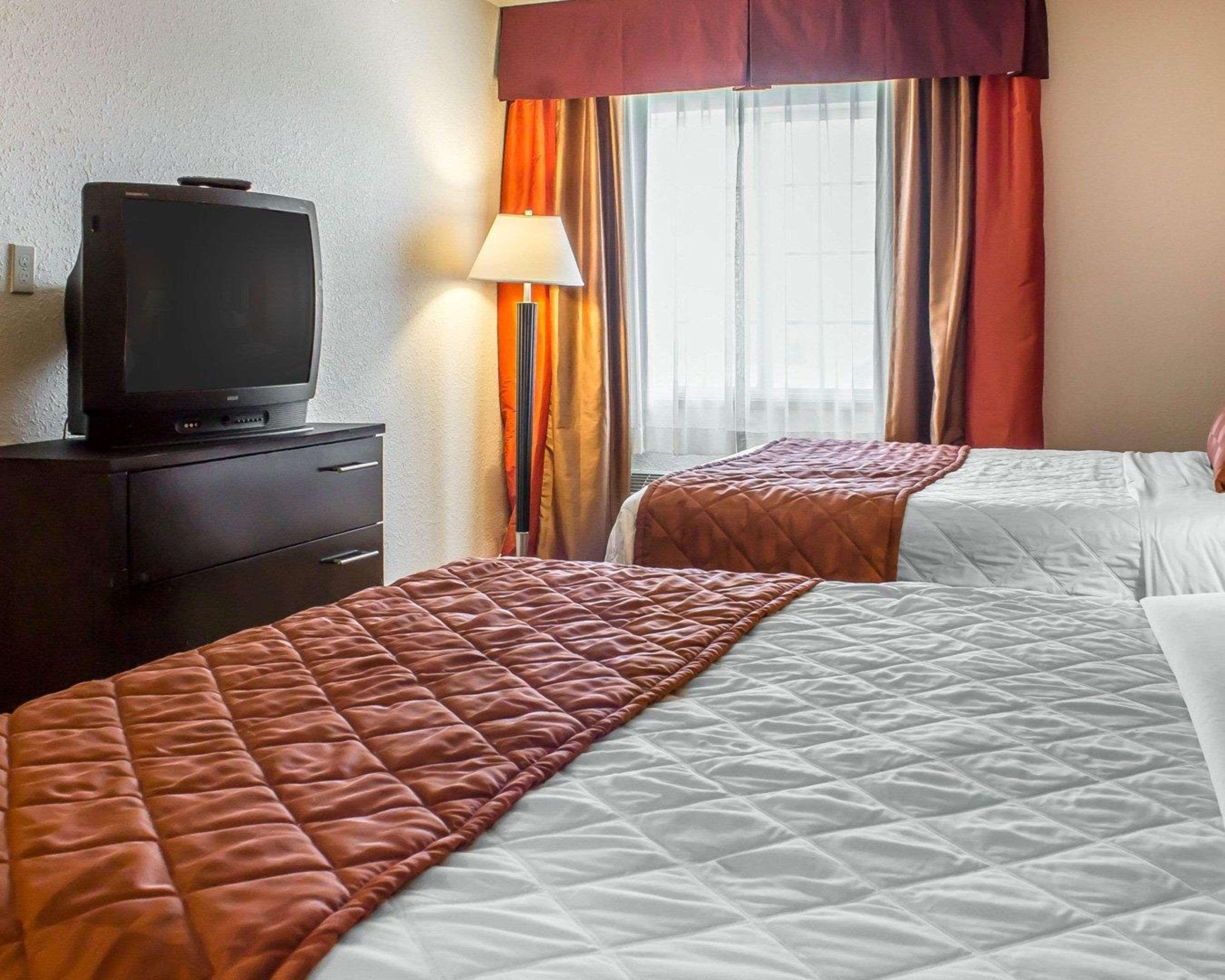 Rodeway Inn & Suites Near Okoboji Lake Milford Esterno foto