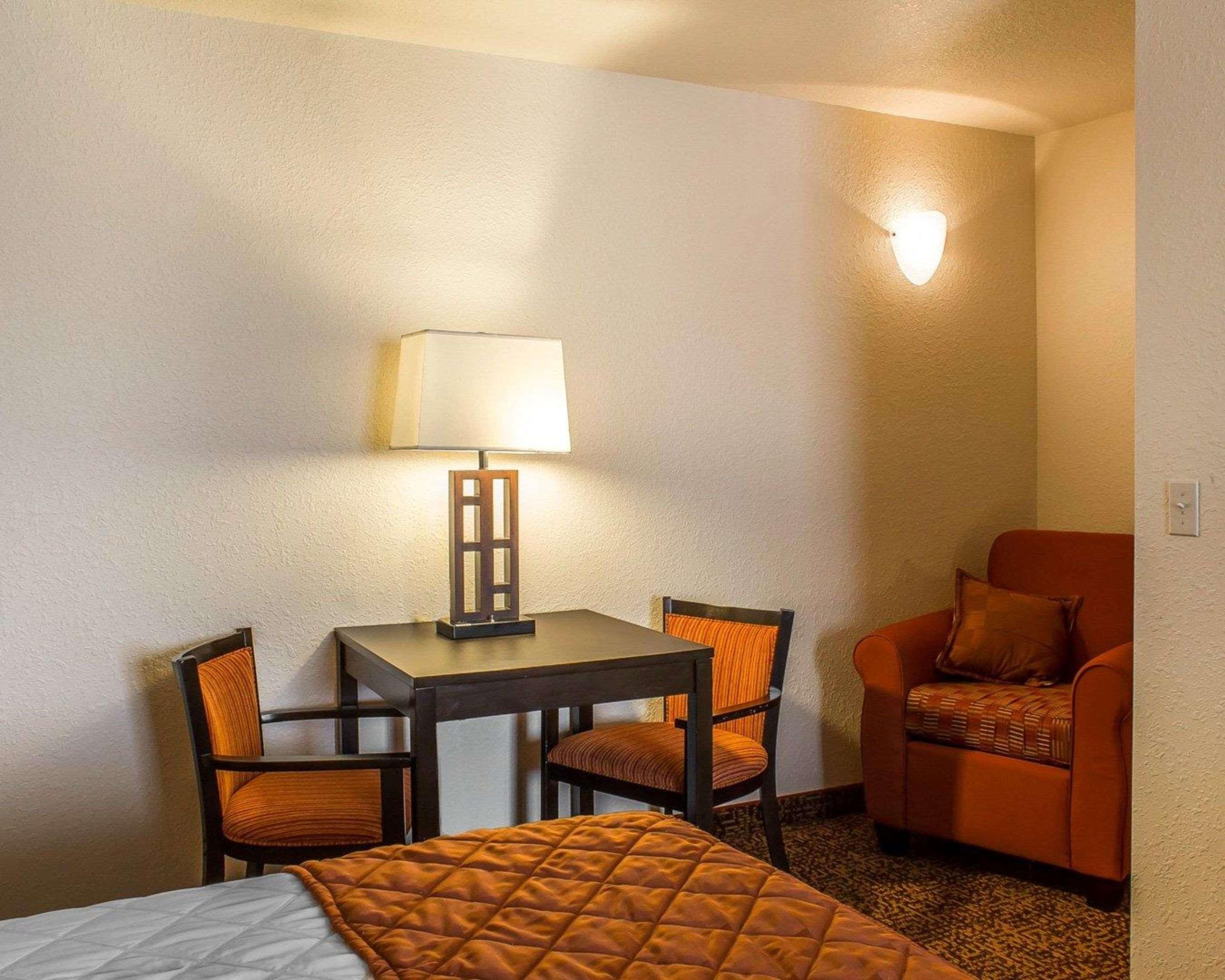 Rodeway Inn & Suites Near Okoboji Lake Milford Esterno foto
