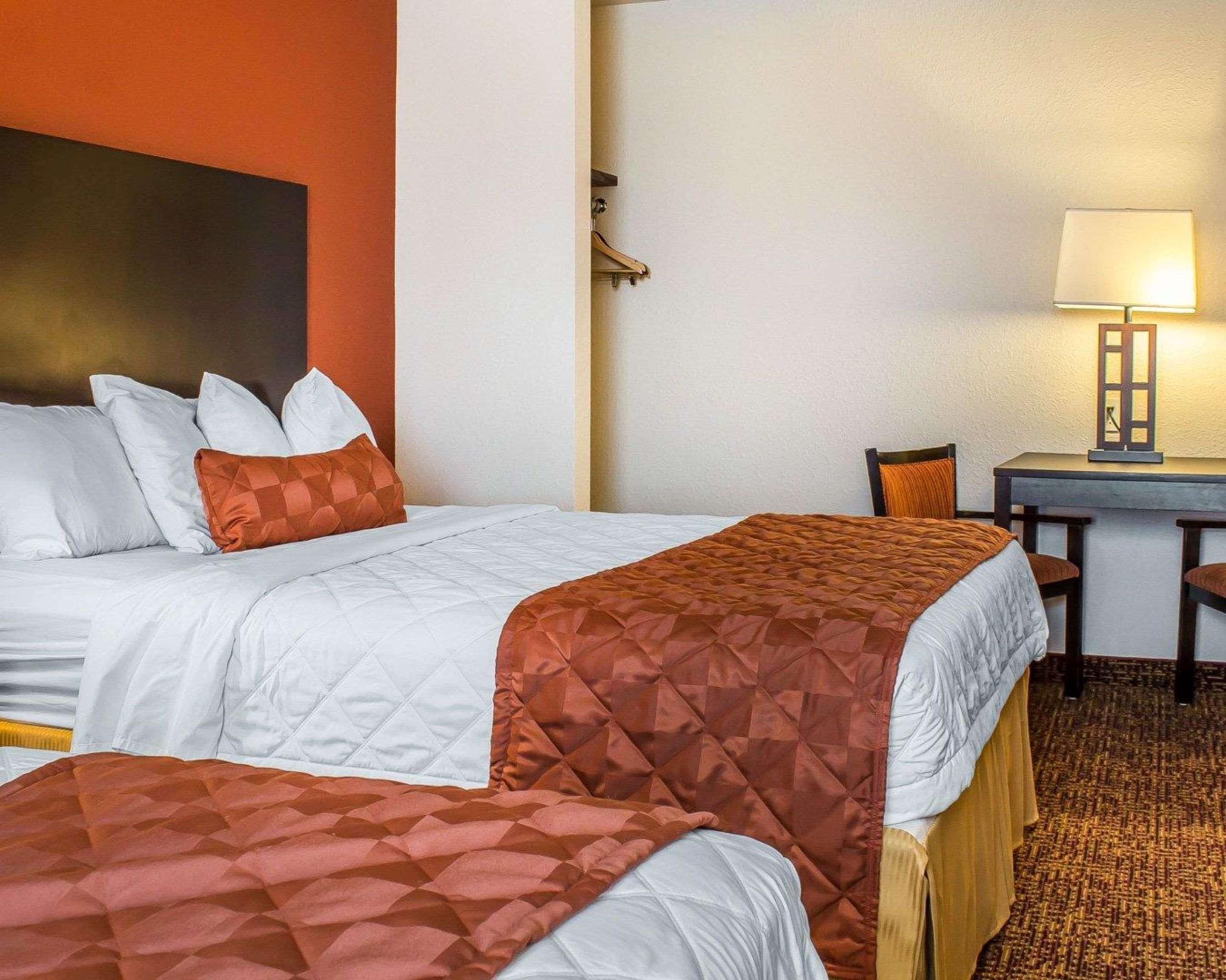 Rodeway Inn & Suites Near Okoboji Lake Milford Esterno foto