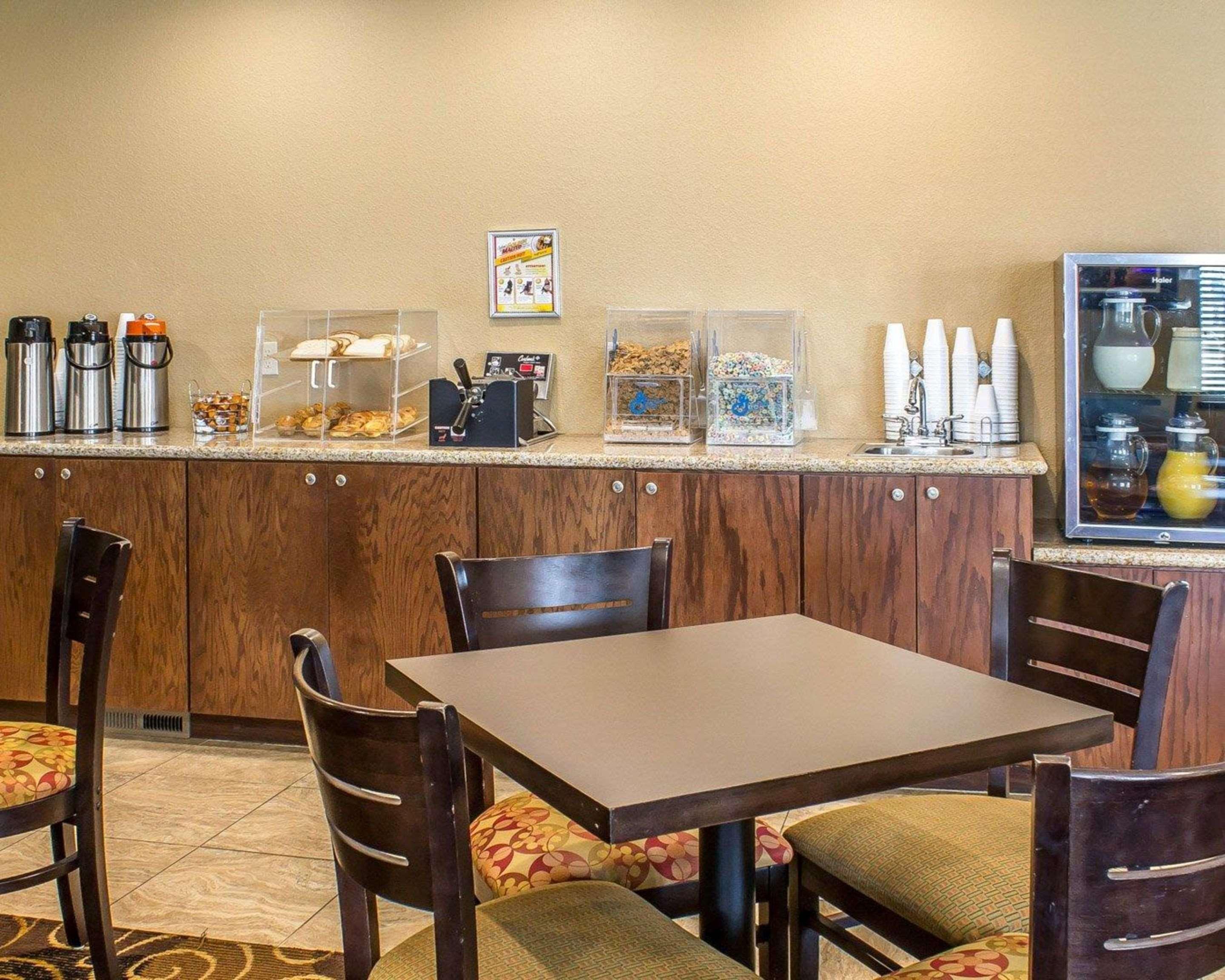 Rodeway Inn & Suites Near Okoboji Lake Milford Esterno foto