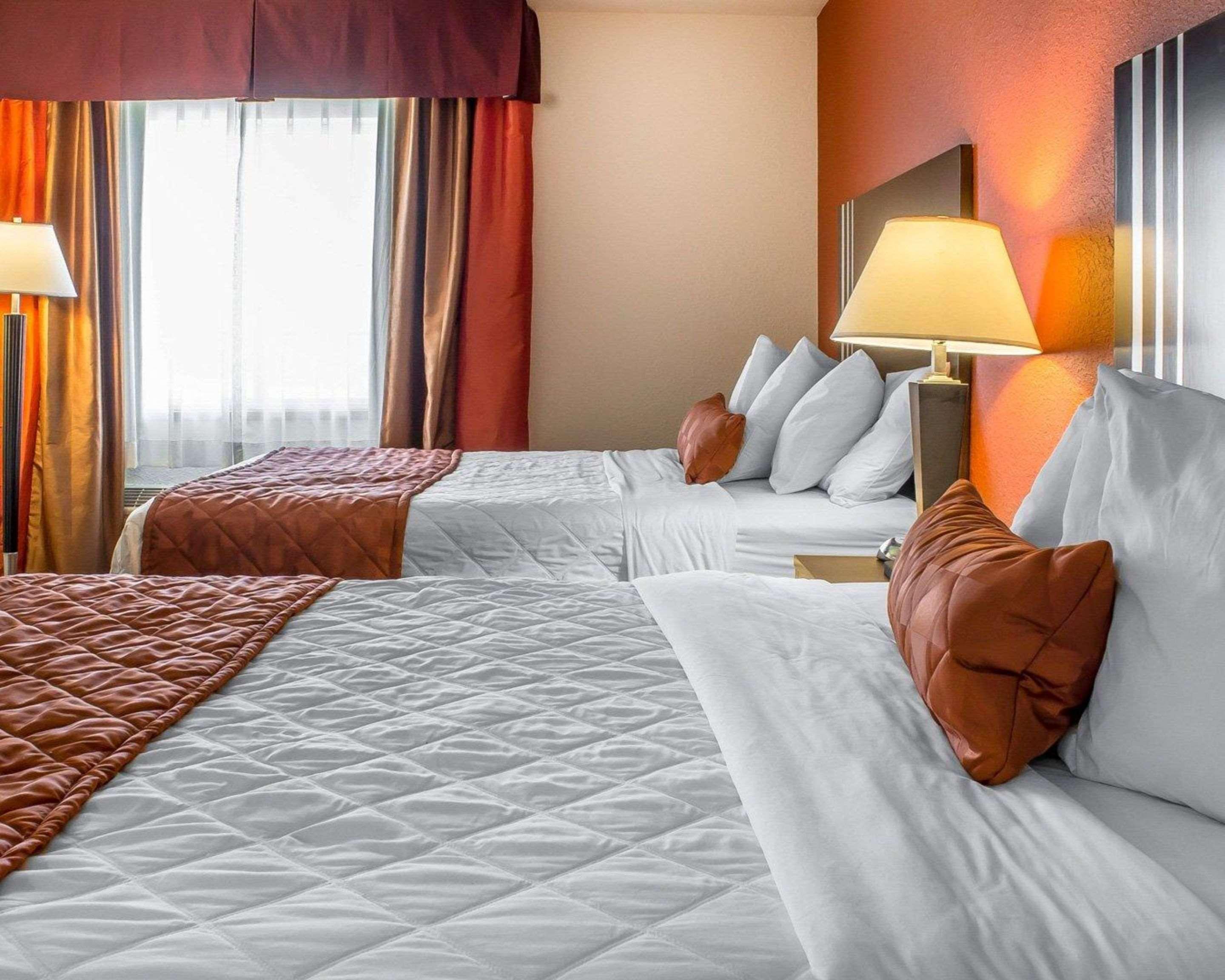 Rodeway Inn & Suites Near Okoboji Lake Milford Esterno foto