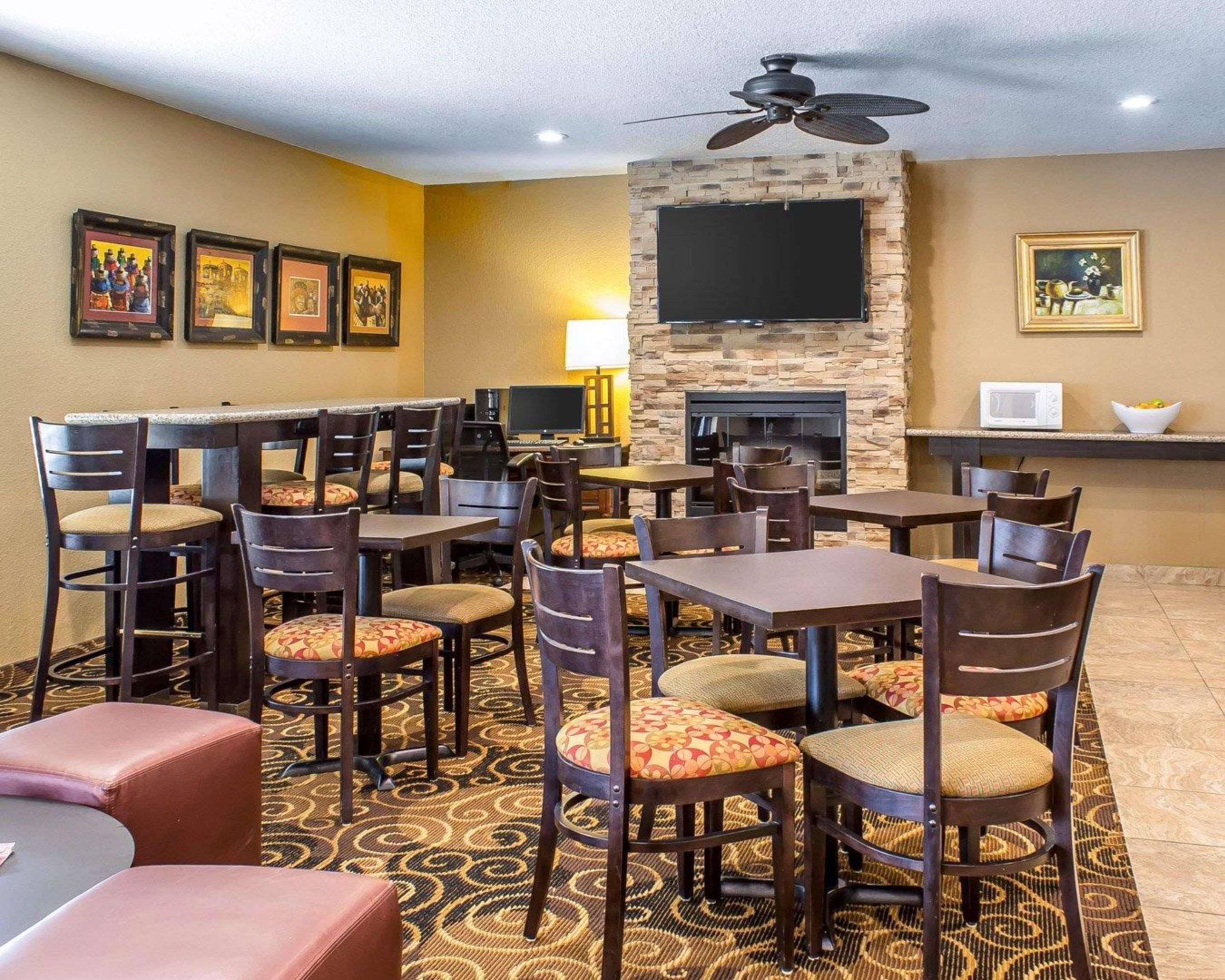 Rodeway Inn & Suites Near Okoboji Lake Milford Esterno foto