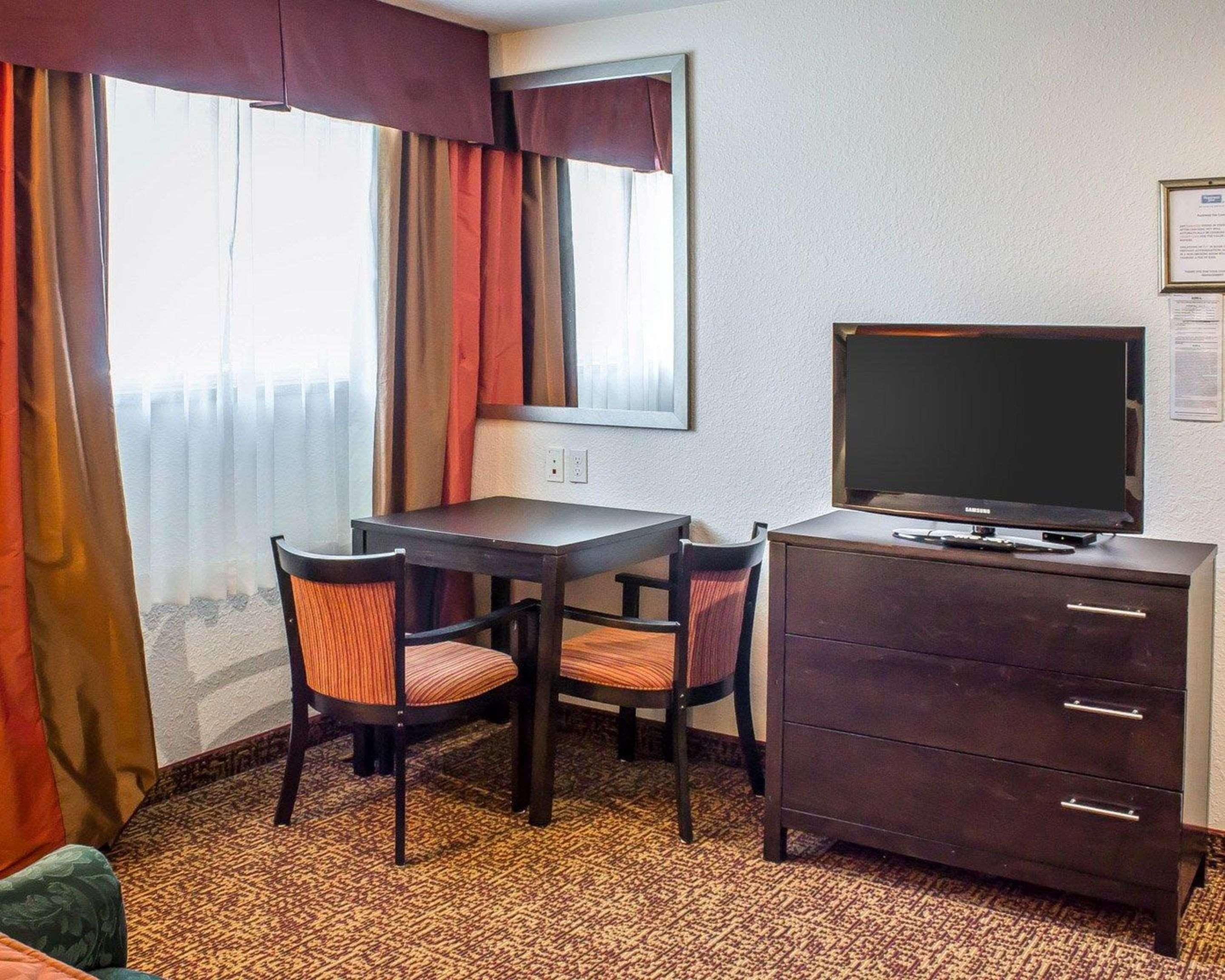 Rodeway Inn & Suites Near Okoboji Lake Milford Esterno foto