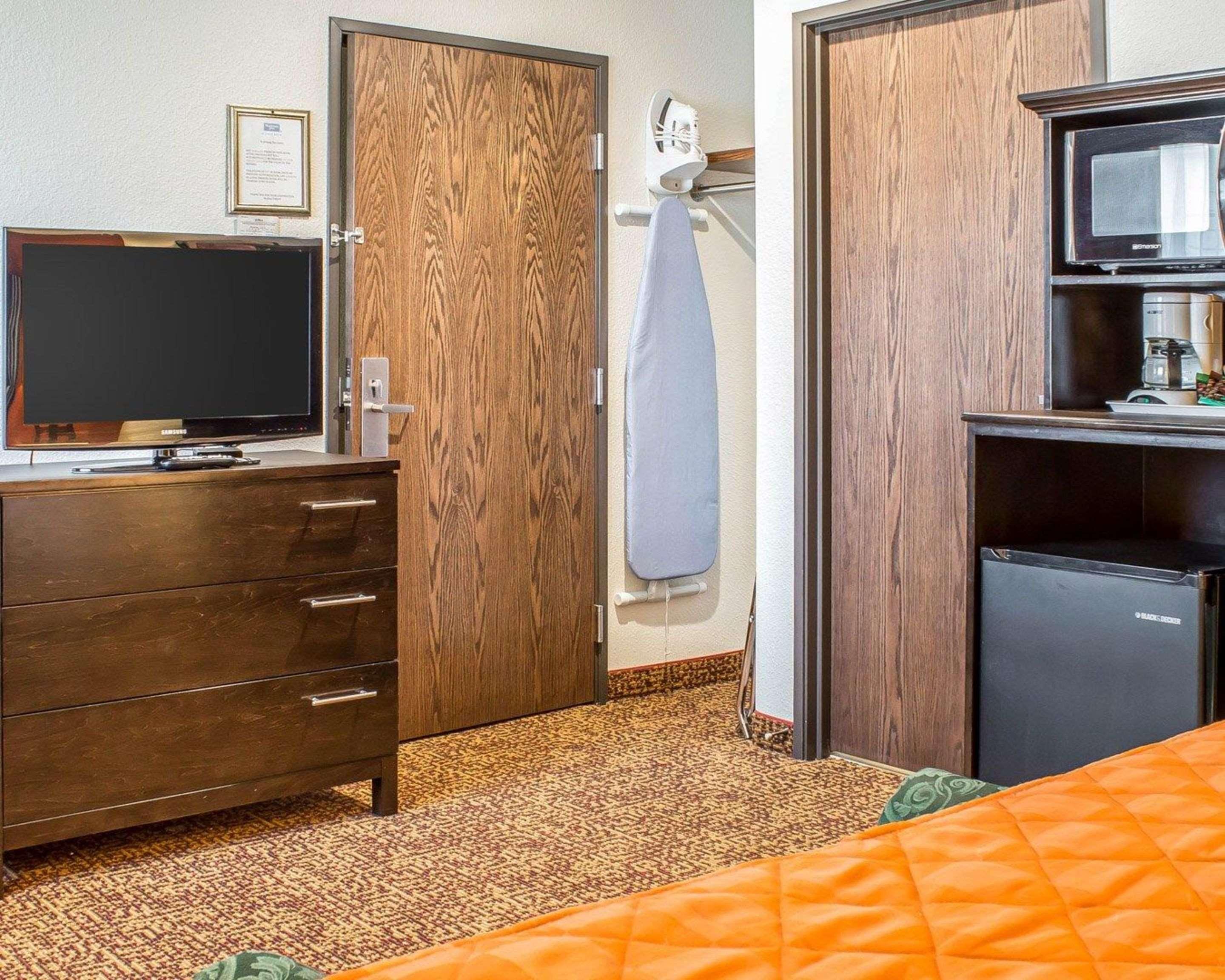 Rodeway Inn & Suites Near Okoboji Lake Milford Esterno foto