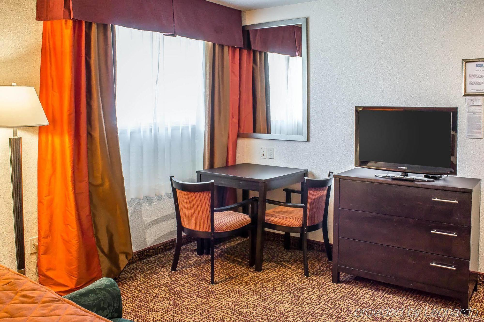 Rodeway Inn & Suites Near Okoboji Lake Milford Esterno foto