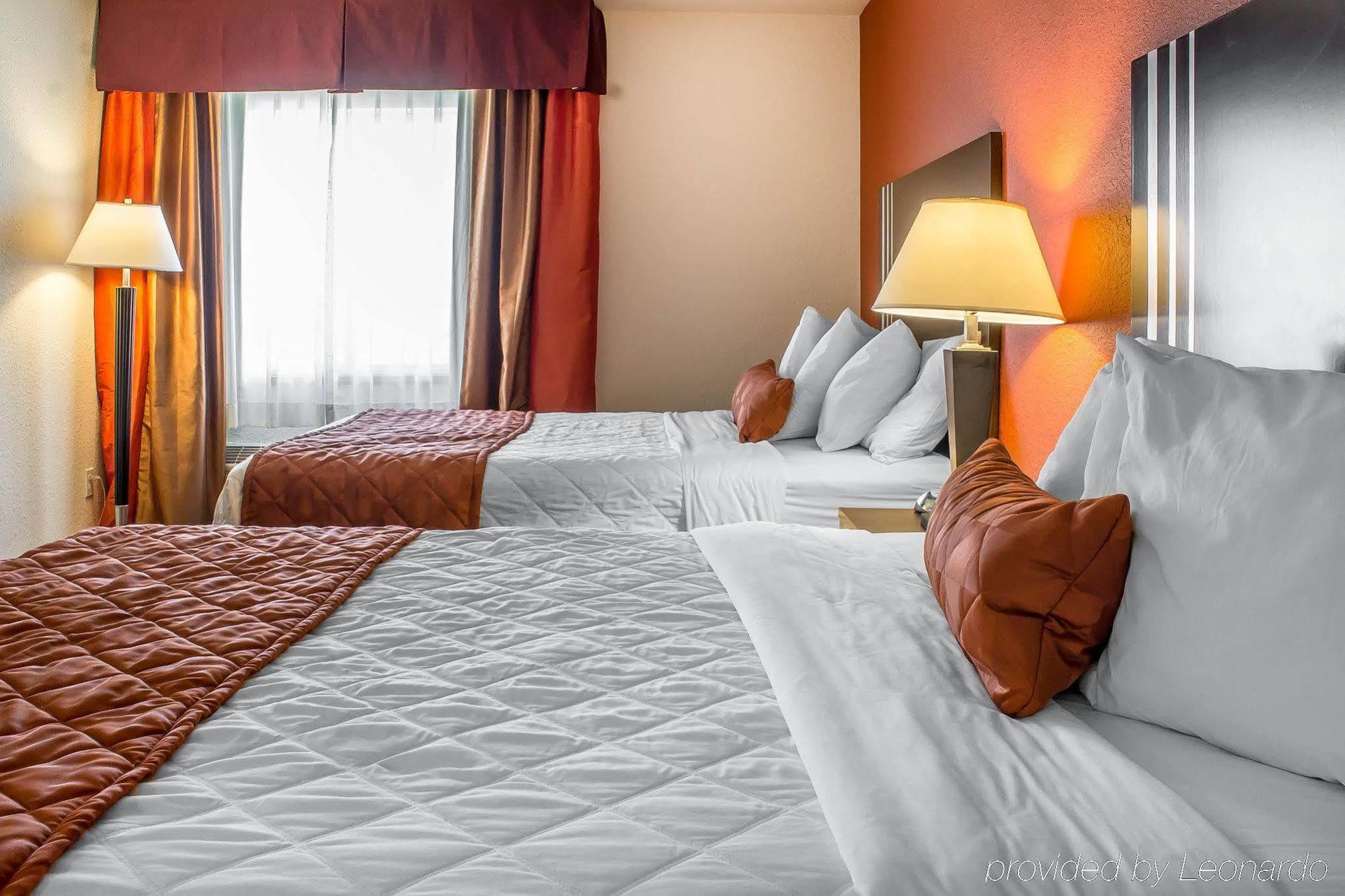 Rodeway Inn & Suites Near Okoboji Lake Milford Esterno foto