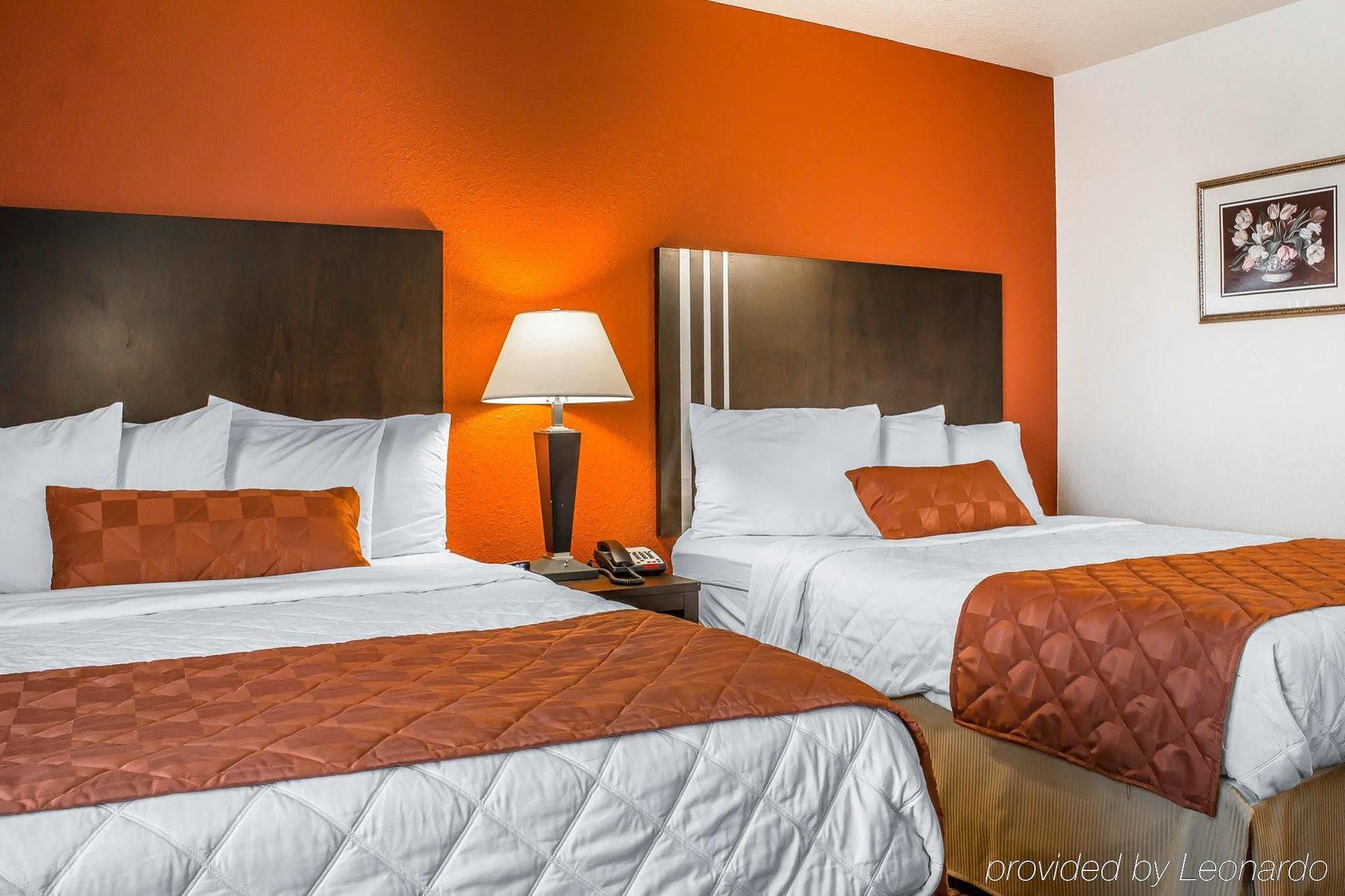 Rodeway Inn & Suites Near Okoboji Lake Milford Esterno foto
